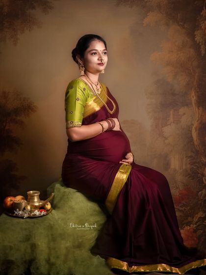A classic painterly portrait. The soft lighting and artistic backdrop make this mom-to-be in her saree look like a masterpiece.
