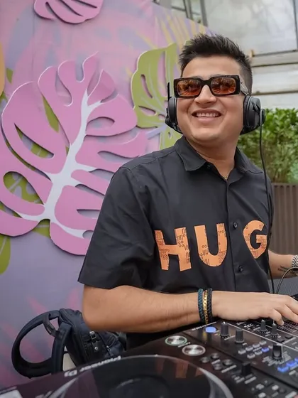 Setting the vibe for a vibrant Mehendi party. With a tropical backdrop and feel-good tunes, I ensure even the daytime events are full of energy and great moments.