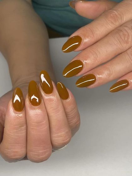 A simple and classic set of almond-shaped extensions in a solid, glossy brown.