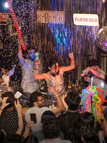 Pure chaos and joy at a ParaDisco x Satsang event. This is the vibe I create: confetti cannons, wild props, and non-stop dancing. It’s about letting go and having the most fun possible.