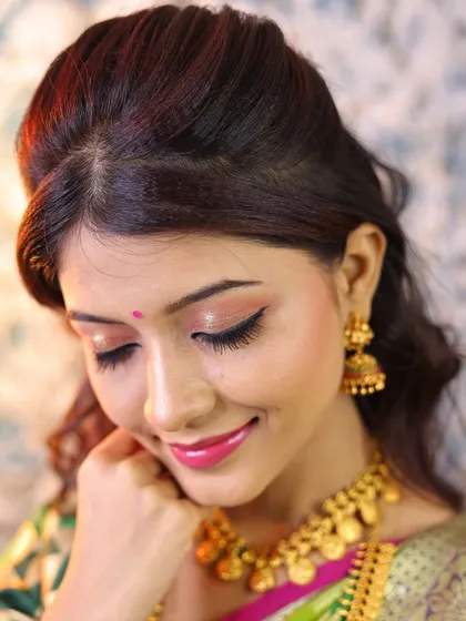 A close-up on the eye makeup from a student demonstration, showing soft pink tones and perfectly defined eyeliner.