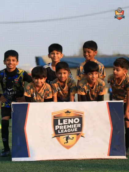 Our U9 squad, ready and united before their match in the Leno Premier League.