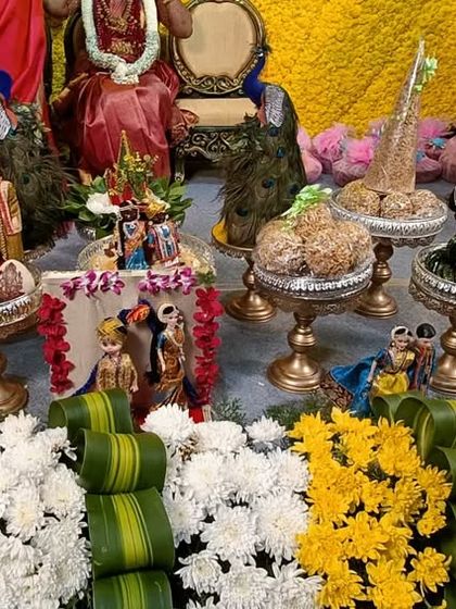 Siri - Custom Gift Hampers & Return Gifts Grand Event Displays photo 52