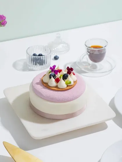The perfect harmony of lemon and berries in an elegant gateau. This cake is pure indulgence, beautifully decorated with fresh fruit and flowers.