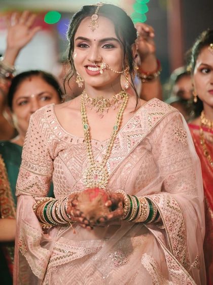 The bride's smile lights up the frame. This look is a testament to the beauty of minimalism in bridal makeup.
