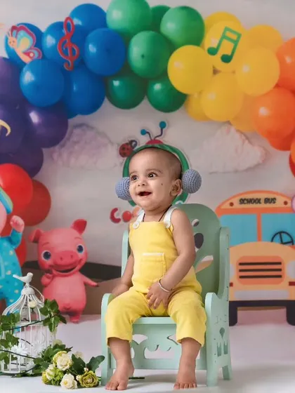For the little one who loves to sing along, this Cocomelon themed cakesmash is a dream come true. The colorful balloon arch and familiar characters create a vibrant and exciting atmosphere for their big day.
