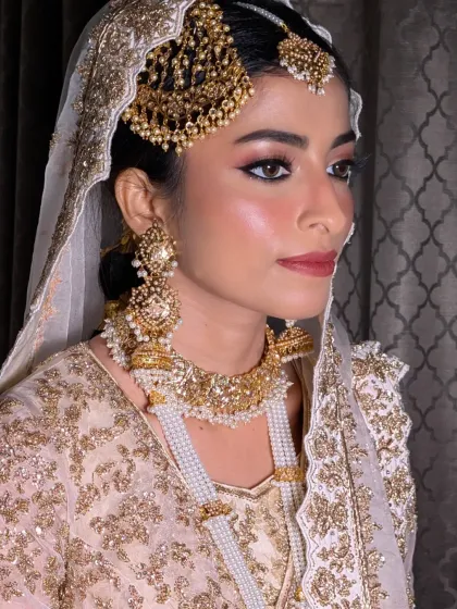 My beautiful Nikkah bride Afrin in a regal Nizami-inspired look. The soft pink-toned makeup enhances her features while letting the magnificent jewellery shine.