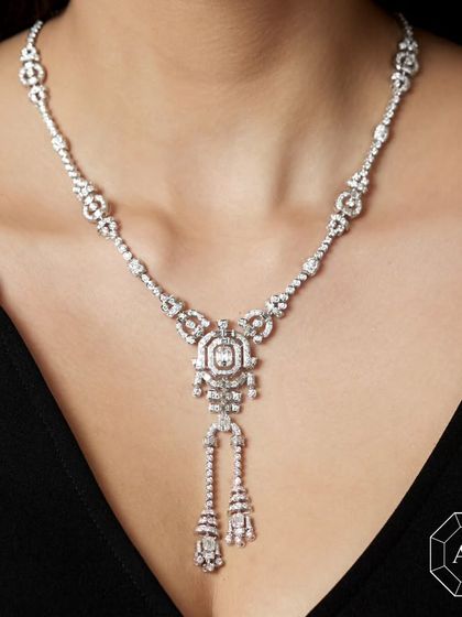 This diamond lariat necklace offers quality, authenticity, and value, leaving only the joy of owning perfection.