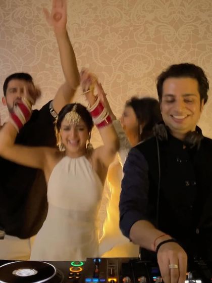 Chetan Kapoor - Wedding DJ Services At The Helm: Moments with Guests photo 6