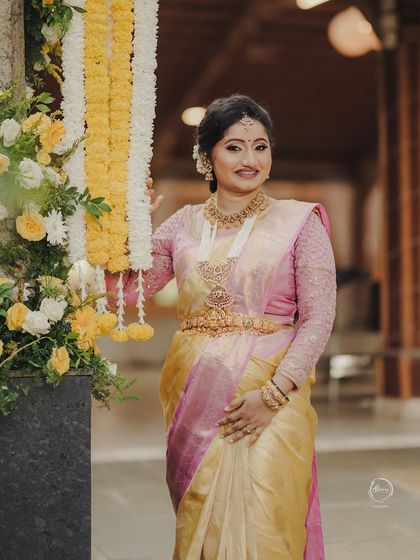 Vaishnavi's complete look is one of understated elegance and traditional grace.