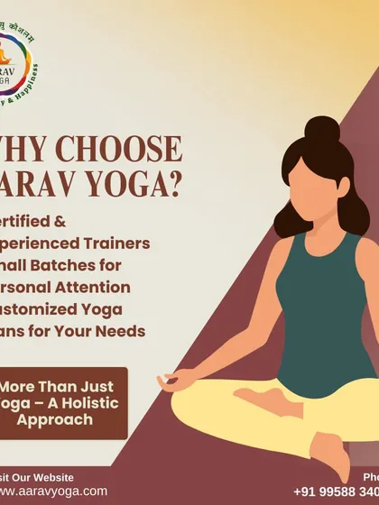 Why choose us? This graphic points out our certified trainers, small batches for personal attention, and customized yoga plans, promising a holistic approach to your well-being.