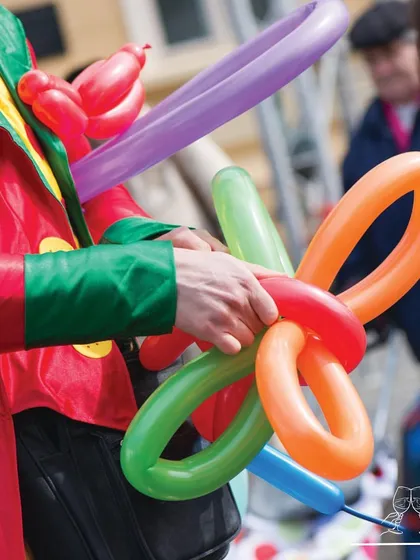 For a true carnival atmosphere, we can arrange for entertainers like balloon artists. These fun additions are always a huge hit with kids and add a magical touch to any party.