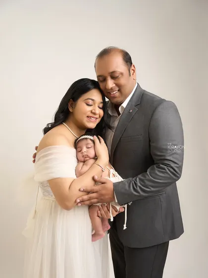 This is the beginning of everything. In the calm of my studio, I focus on the tender connections of a new family, capturing the protective embrace of parents welcoming their newborn baby into the world.