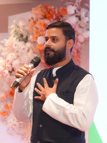 Explaining the connection between breath, emotion, and physical health during a workshop. My aim is to empower students everywhere with the knowledge to take control of their own well being through yogic science.