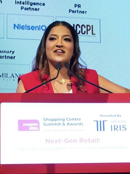 Commanding the Stage: Corporate Summits & Celebrations photo 14