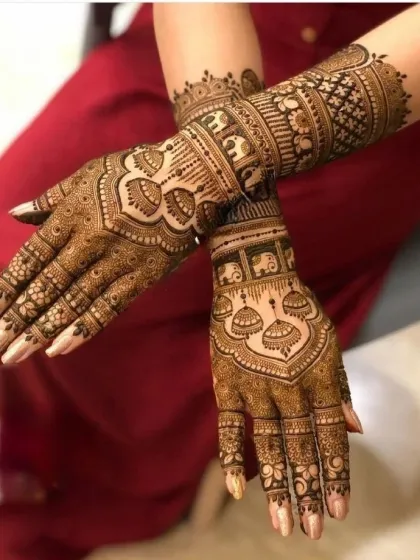 A stunning design for the back of the hands, featuring elephant and jhumka motifs. This ensures your mehndi looks beautiful from every angle.