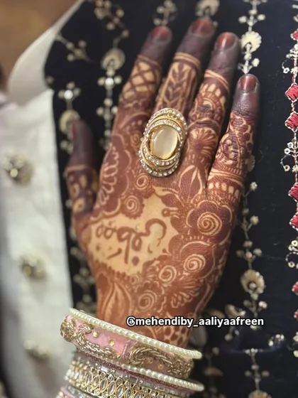 A perfect shot of the bride's hand with her personalized mehendi, showcasing the rich color and fine details.