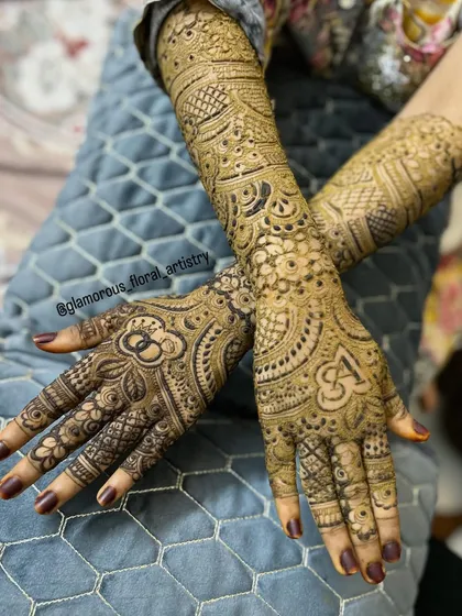 A full bridal mehendi for the lovely Asfiya. I love creating these dense, intricate patterns that cover the hands and arms, making sure every detail is perfect for the big day.