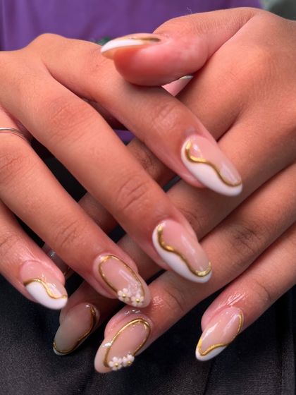 A beautiful and elegant design for Diwali or a wedding. This set features delicate gold line work and tiny floral details on a milky white base.