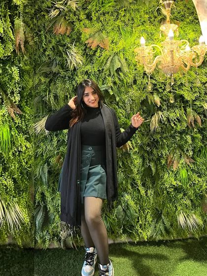 A final happy shot. This kind of content is great for showing off a casual outfit in a bright, appealing way.