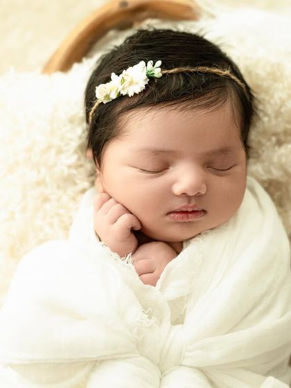 For the sweetest of smiles. A simple white swaddle and a delicate floral headband are perfect for capturing those fleeting, dreamy smiles.