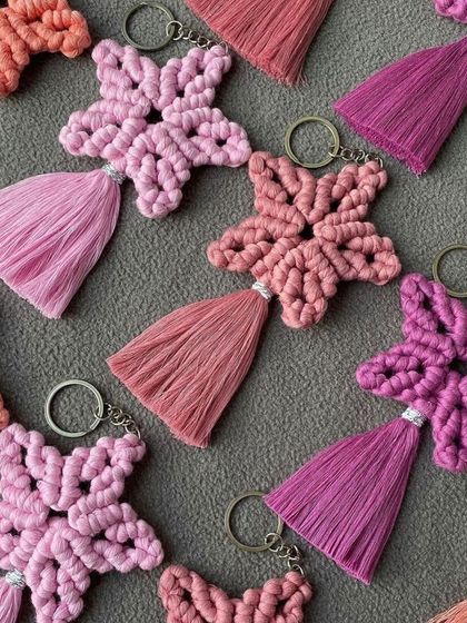 Star keychains in shades of pink. These are perfect for baby shower or wedding return gifts.