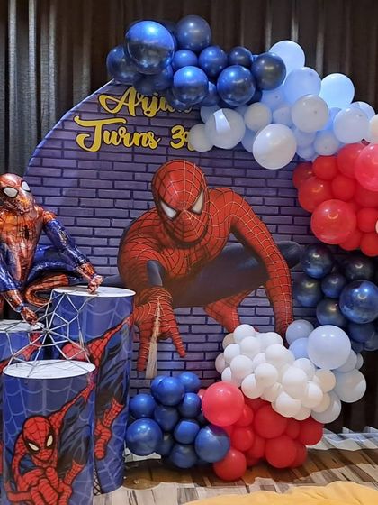 A classic Spiderman theme with a brick wall backdrop, perfect for creating a New York City vibe for the web slinger's party.