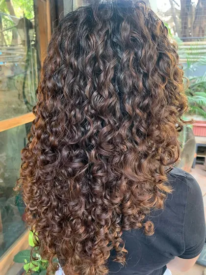 The back of these beautiful, healthy, and defined curls after their non-bleach color transformation.