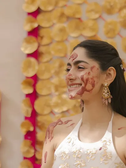 The pure joy of a Haldi ceremony! The bride's infectious smile, even while being playfully covered in paste, is the essence of this fun-filled tradition. I create a comfortable space for these uninhibited moments.