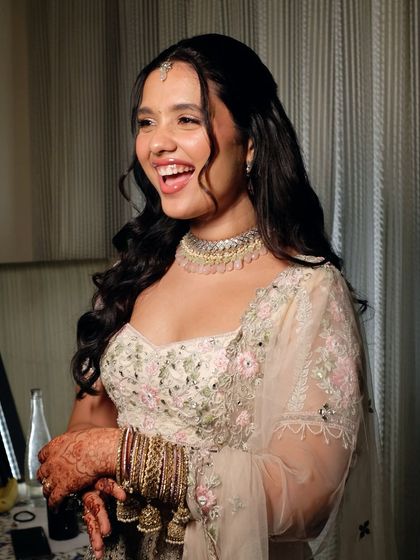 Modern Pastel & Ivory Brides photo 11