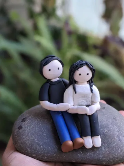 I finally finished this cute couple miniature. I can't wait to show you the minigarden I am creating for them to live in.