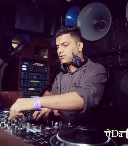 Getting the party started at Yeda Republic in Juhu. I know the Mumbai club scene inside and out and can tailor my set for any venue.