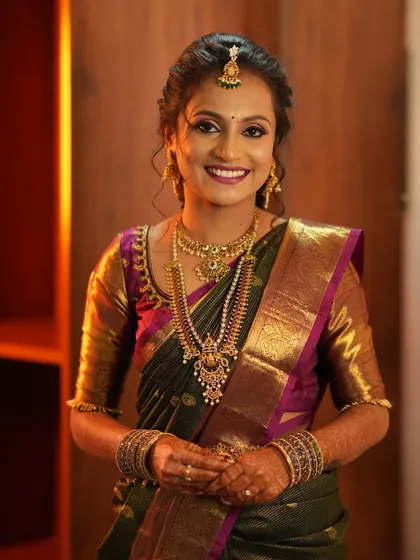 A happy bride on her wedding day, wearing a full antique jewellery set. I love helping brides find the perfect pieces to complete their look.