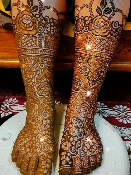 Saniya's beautiful feet mehndi, with one photo showing the fresh paste and the other showing the lovely stain.