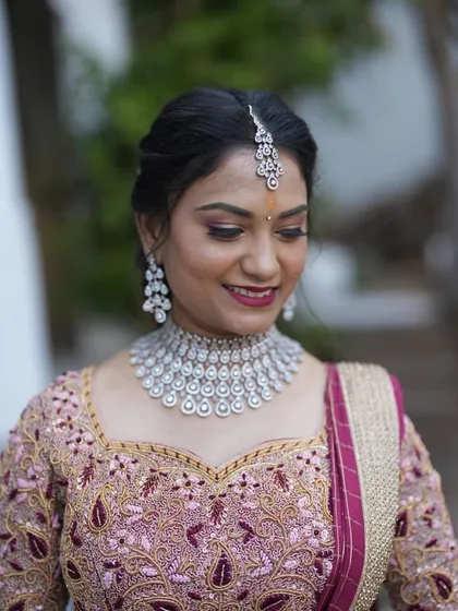 Our beautiful client Sindhuja chose a classic diamond-look CZ choker set for her event. The elegant design and sparkling stones give her a sophisticated and modern look.