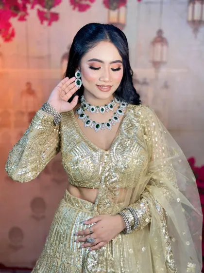 Another elegant pose. This look is all about creating a radiant, lit-from-within glow, a technique I cover in my advanced classes.