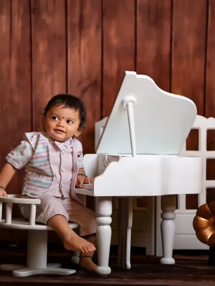 Another little musician enjoying the piano set. It's a consistent favorite among our clients.
