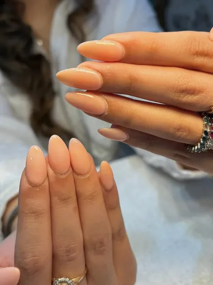 Nailed it with this light peach vibe. A beautiful, soft peach color on long, almond-shaped extensions for a simple and elegant look.