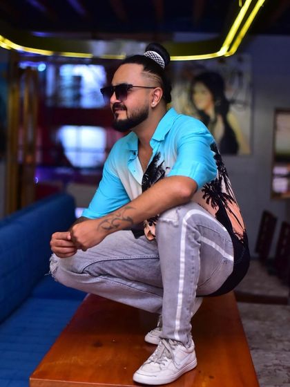 A duplicate of 208, another angle from the same shoot.