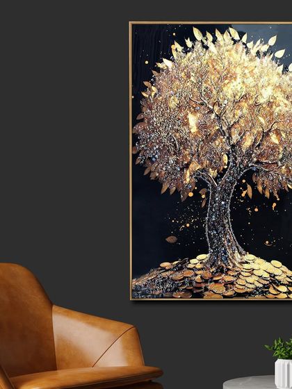 This crystal glass painting features a magnificent golden tree, symbolizing prosperity and life. The leaves and trunk are heavily adorned with crystals, creating a rich texture that shines against the dark background.