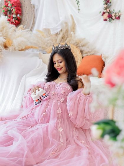 Solo Radiance: Portraits of the Mother-to-Be photo 224