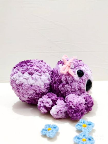 The side view of my Charlotte spider plushie, showing her eight little legs.