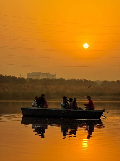A peaceful sunset boat ride, silhouetted against the golden sky. We always chase the best light to create stunning landscape and travel photos, giving you memories that look as beautiful as they felt.