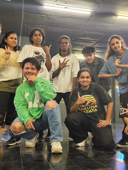 A duplicate photo of an SDDP group.