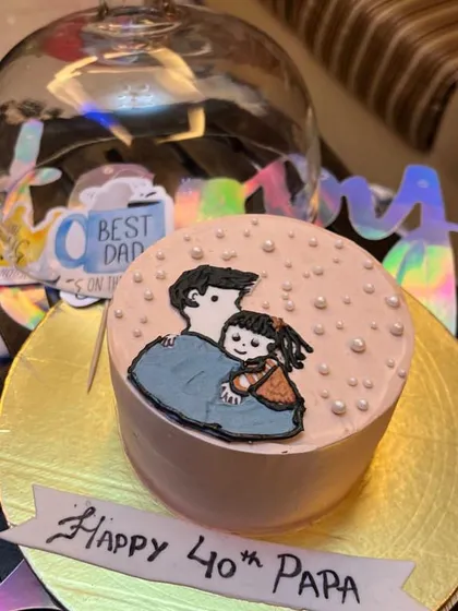 Celebrating a special bond between a father and daughter. This anime-style doodle on a bento cake makes for a touching and personal 40th birthday surprise for papa.
