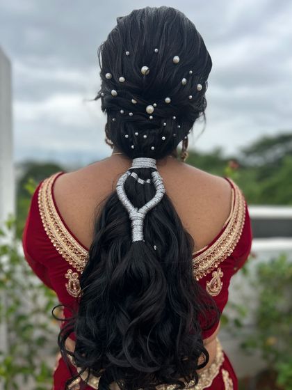 Dakshayini - Hairstyling Academy & Workshops Glamorous Curls & Ponytails photo 31