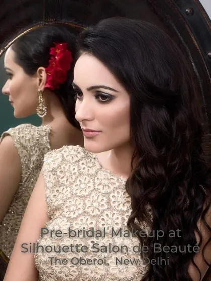 We believe in perfection with every stroke. This pre-bridal makeup look showcases a smoky eye and flawless skin, crafted for a special occasion.