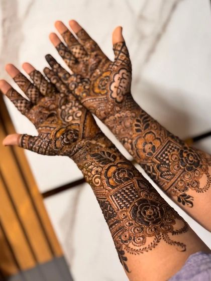A different pose showing the intricate bridal henna. I always make sure the design looks good from every angle.