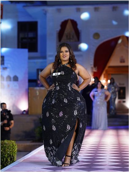 The black sequined plus-size gown with the leaf pattern, seen from the front. A truly show-stopping look.