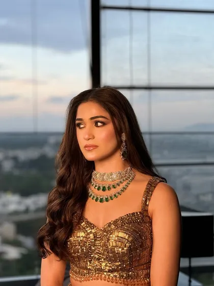 The soft, flowing waves create a romantic and dreamy look, perfect for an evening celebration.